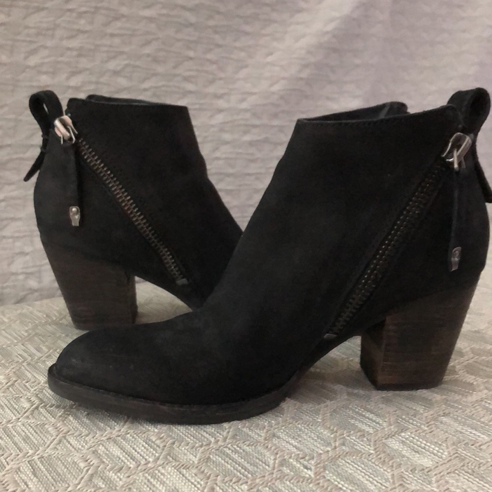Dolce Vita Jaeger Bootie, Double Side Zip. Color: Black. Size 7 - Picture 7 of 13